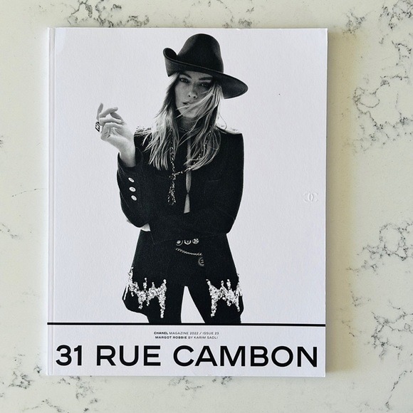 CHANEL 2022-2023 Book - Picture 3 of 12